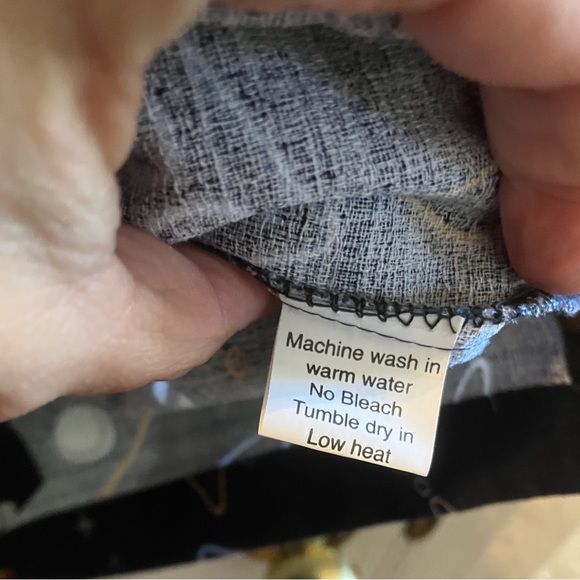 D’Em Crazy Shirt with pool design, Size L, Excellent preowned condition - Picture 4 of 4